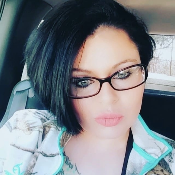 Profile Picture of Danielle Monday (@dmonday87) on Poshmark