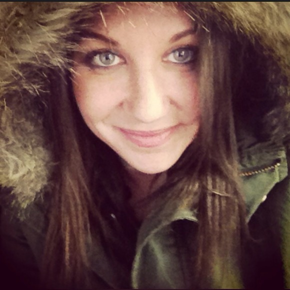 Profile Picture of Lauren Pitz (@lapitz) on Poshmark