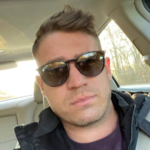 Profile Picture of Matthew Swan (@mswan725) on Poshmark