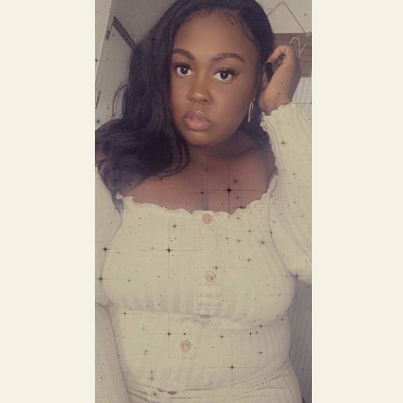 Profile Picture of Dwanda Latrice (@dwandah) on Poshmark