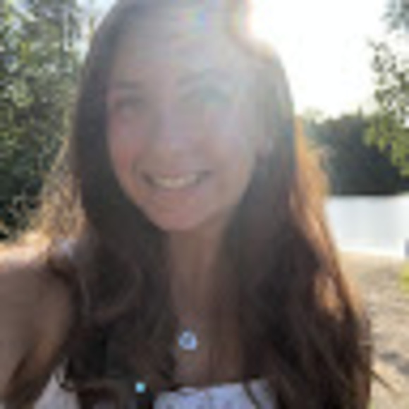 Profile Picture of Rosie Sbrolla (@sbrollar) on Poshmark