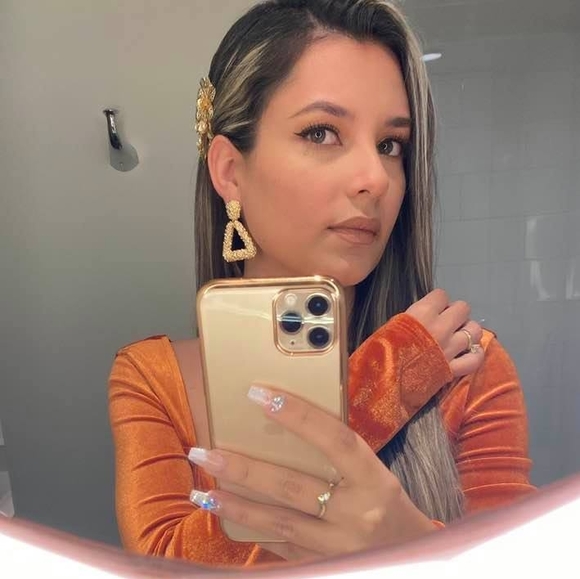 Profile Picture of Yenmi Bellido (@yenmibellido) on Poshmark