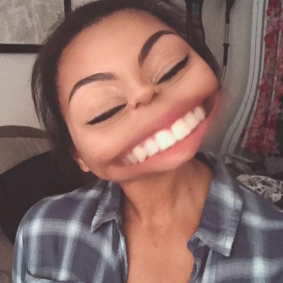 Profile Picture of Cheyenne Roberts (@cheyennerobe780) on Poshmark