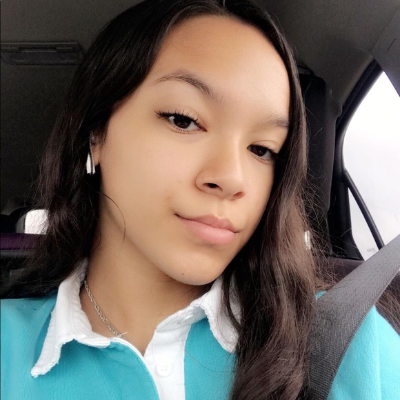 Profile Picture of Ashlee Meyers (@ashlee1616) on Poshmark