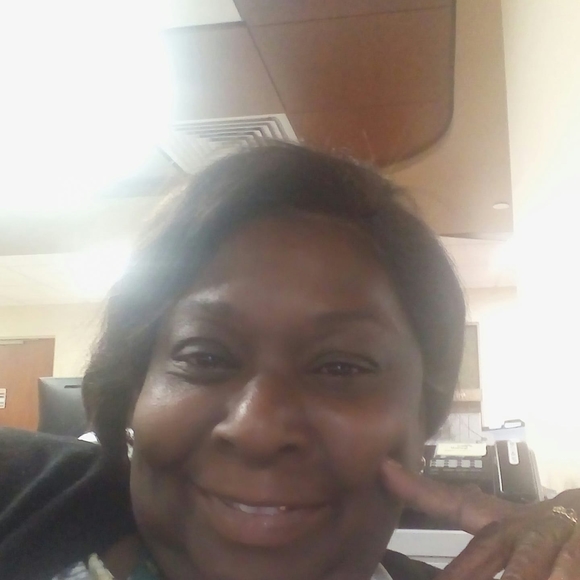 Profile Picture of Loretta Knight (@lorettaknight84) on Poshmark