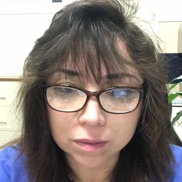 Profile Picture of Brenda Glahn (@brendaglahn) on Poshmark