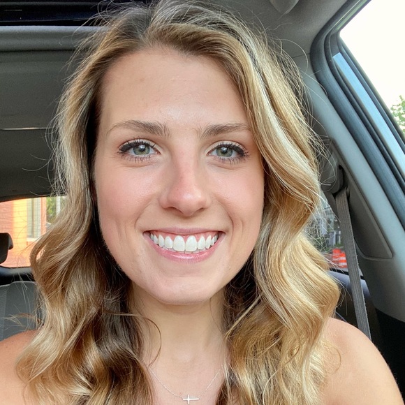 Tori Compton - Poshmark Profile Picture of Tori Compton (@vcompton3dg) on Poshmark