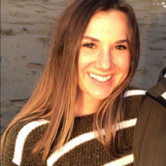 Taylor Niewoit - Poshmark Profile Picture of Taylor Niewoit (@tniewoit) on Poshmark