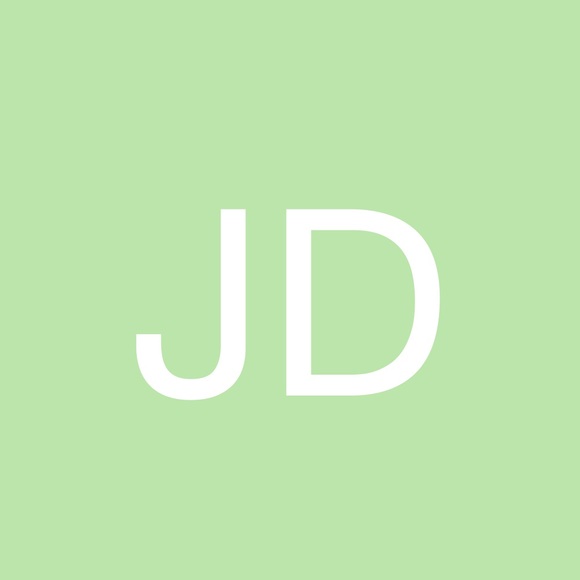 Profile Picture of Julia Darling (@juliamdarling) on Poshmark