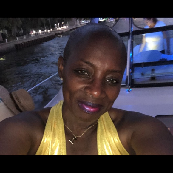 Profile Picture of C Rogers (@istylin) on Poshmark