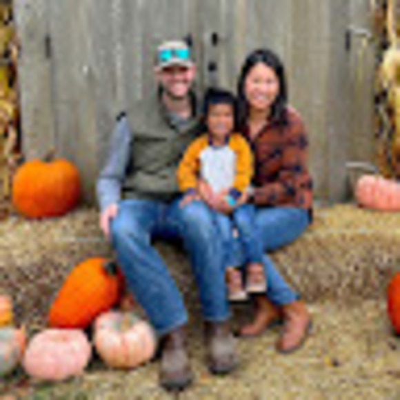 Profile Picture of Caleb and cassie Zahller (@cazahller) on Poshmark