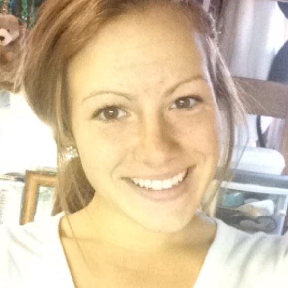 Profile Picture of Briana Hinds (@hindsb) on Poshmark
