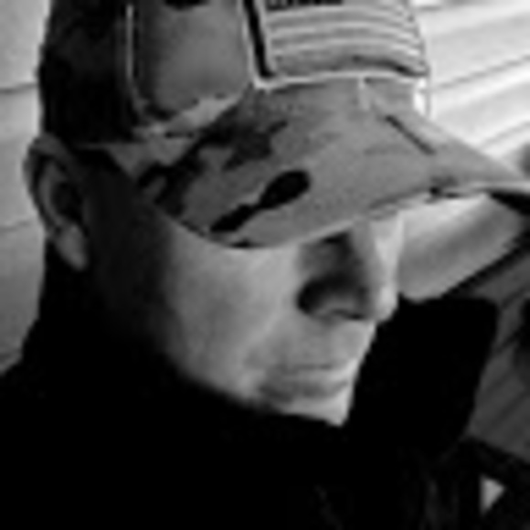 Profile Picture of Dave Geiser (@davegeiser) on Poshmark