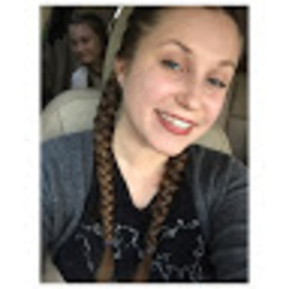 Profile Picture of Robin Thorne (@robinthorne512) on Poshmark