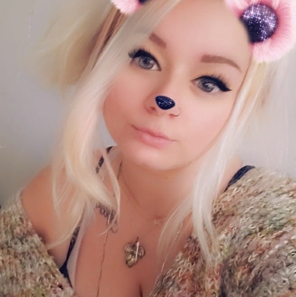 Profile Picture of Juliana Schreiber (@dearestharley) on Poshmark
