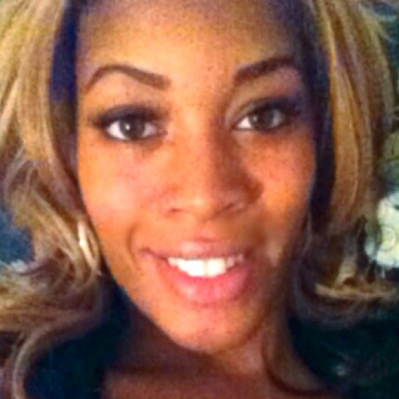 Profile Picture of C Pinnock (@hazelm0ntana) on Poshmark