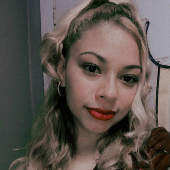 Profile Picture of Genesis Alcala (@genesis2717) on Poshmark