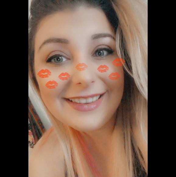 Profile Picture of Allison Steben (@ajsteb1) on Poshmark