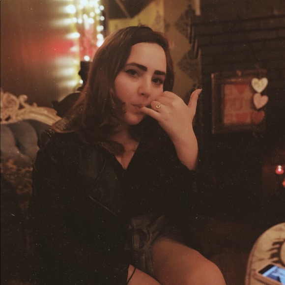 Profile Picture of Erika Van patten (@erikanvp) on Poshmark