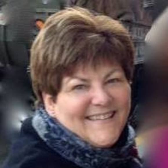 Profile Picture of Darlene Franzone (@todlake) on Poshmark