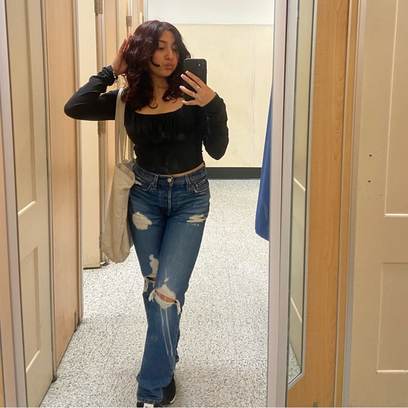 Profile Picture of Iris Barrios (@ybiris00) on Poshmark