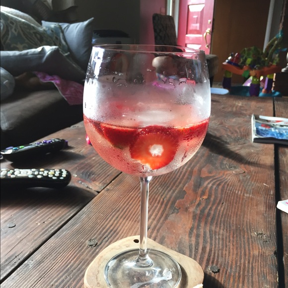 Profile Picture of Kellen Popielarczyk (@kellenpop) on Poshmark