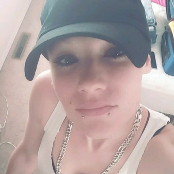 Profile Picture of Melanie Peterson (@mellybelly21) on Poshmark