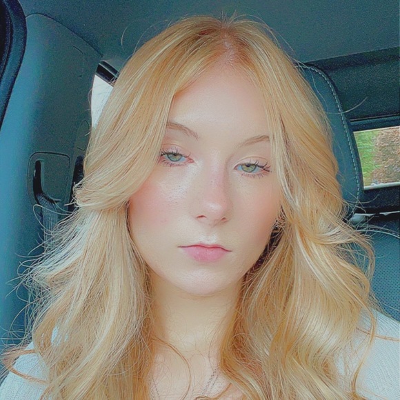 Profile Picture of Kiara Kazmierczak (@kkazmierczak) on Poshmark