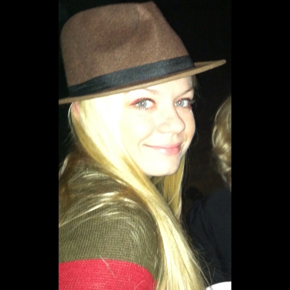 Profile Picture of Anneliese Bozyk (@anneliesebozyk) on Poshmark