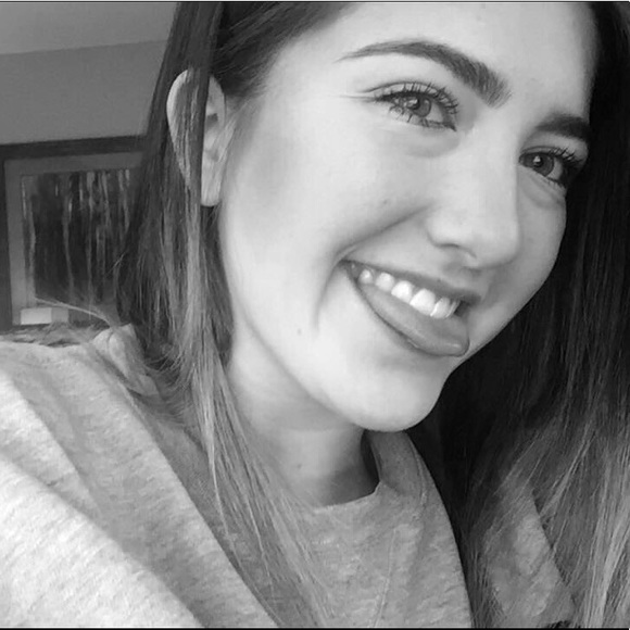 Profile Picture of Danielle Lachmiller (@daniellelach) on Poshmark