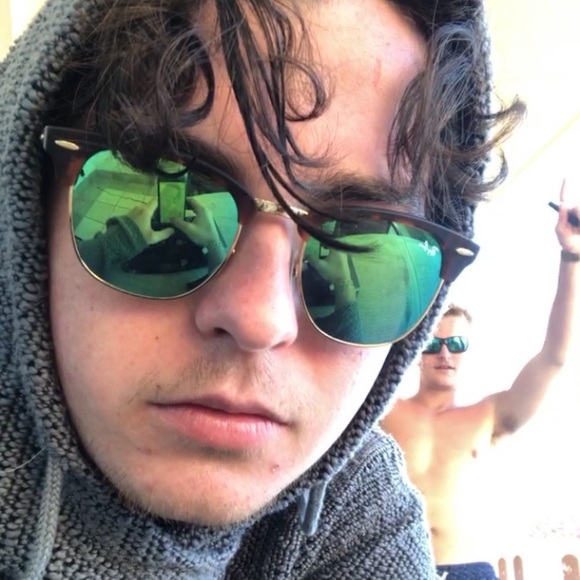 Profile Picture of William Bennett (@williambenne373) on Poshmark