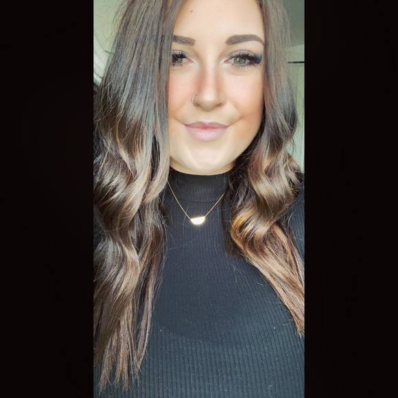 Profile Picture of Robyn j Calvin (@r_calvin) on Poshmark