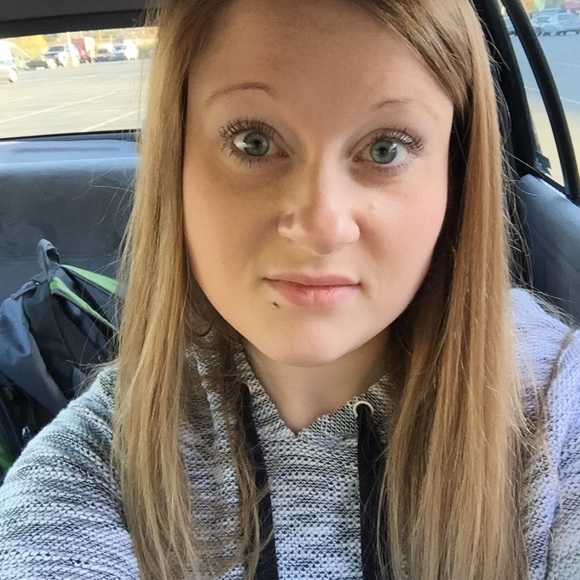 Profile Picture of Allison Whitmer (@ally201194) on Poshmark