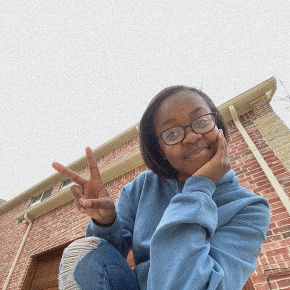 Profile Picture of Raquel Hardy (@_raquelhh) on Poshmark