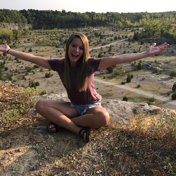 Profile Picture of Ellie Germonprez (@ellieg726) on Poshmark