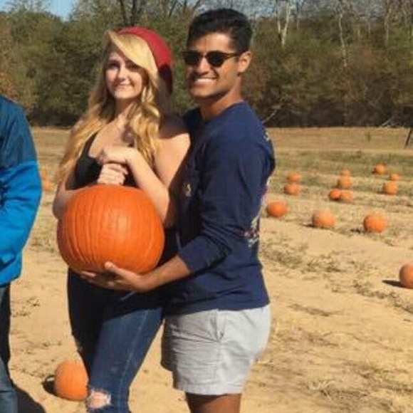 Profile Picture of Carly Van waveren (@cvw123) on Poshmark