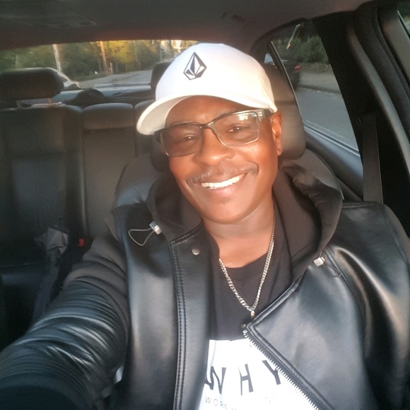 Profile Picture of Jearl Jearl williams (@jearl102) on Poshmark