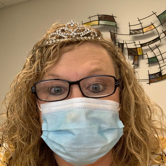 Profile Picture of Lisa Seaton (@llgccu) on Poshmark