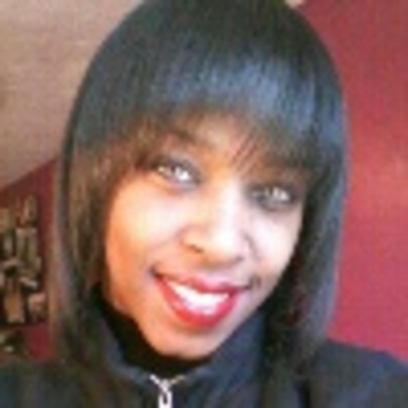 Profile Picture of Ivory Fowler (@eyez254) on Poshmark