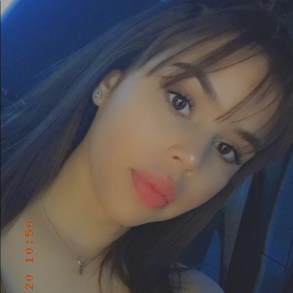 Profile Picture of Anielys Albino (@syleinaa2) on Poshmark
