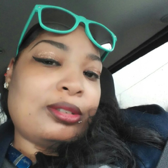 Profile Picture of Kenisha Bradley (@keykey313) on Poshmark