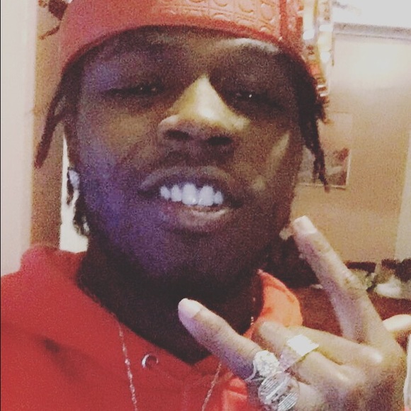 Profile Picture of Hakeem Bowens (@keemypoundz) on Poshmark