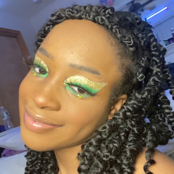 Profile Picture of Bianca Polycarpe (@beeawncuh) on Poshmark