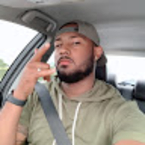 Profile Picture of Angelo Serrano (@angelo_serrano) on Poshmark