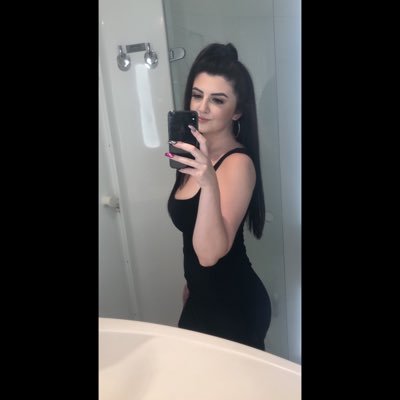 Profile Picture of Laura Owen (@laurarose_owen) on Twitter