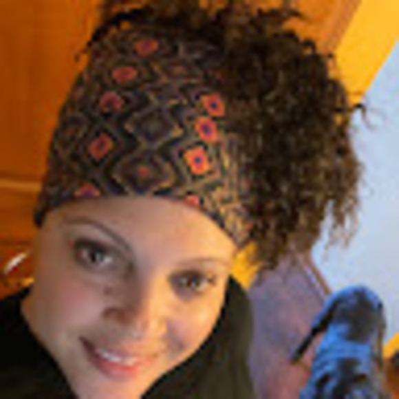 Profile Picture of Kim Gomillion (@kimmygomillion) on Poshmark