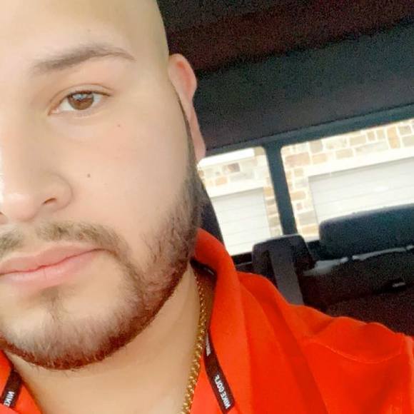 Profile Picture of Jonathan Becerra (@jonathan87) on Poshmark