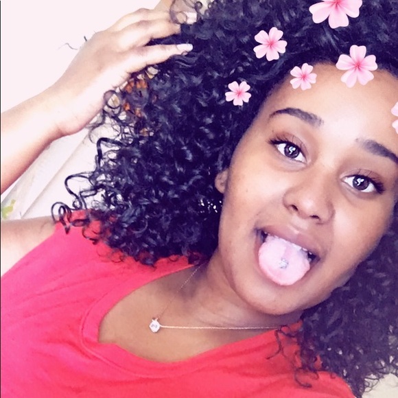 Profile Picture of Alexis Howland (@its_sarahk) on Poshmark