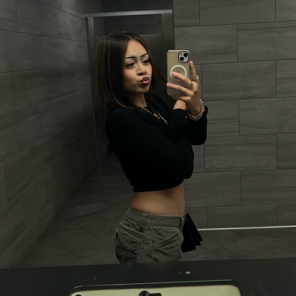 Profile Picture of Aye_itz_ Anairis (@anairiss509) on Poshmark