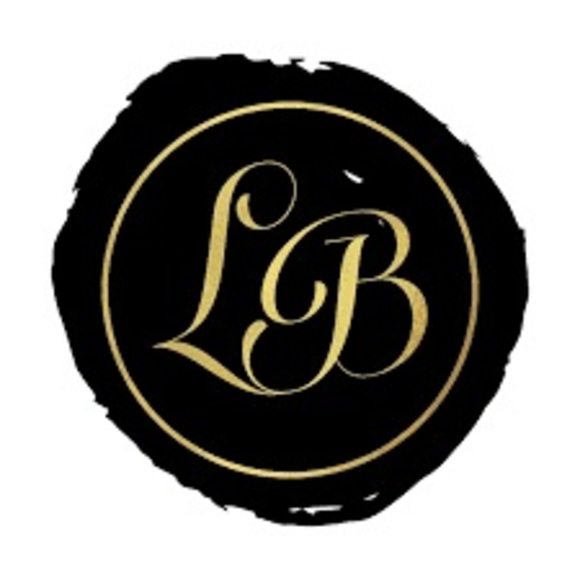 Profile Picture of Laramee Boyd - doc (@laramee_b) on Poshmark